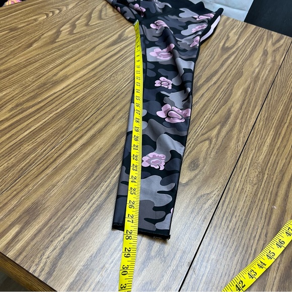 Ultracor Flower Camo Leggings, Compression - Picture 10 of 12